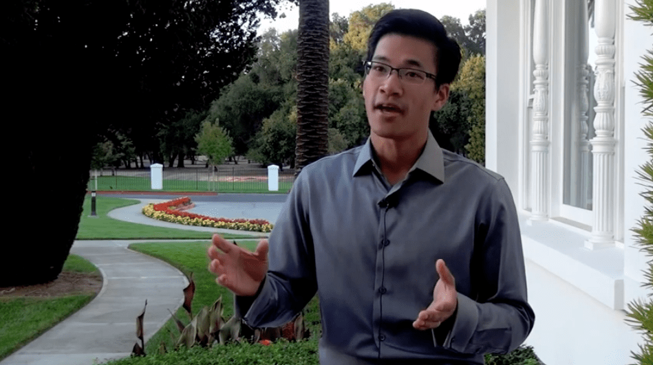 王力宏罕晒大哥照片王力德穿白大褂做科研研究血癌学历全家最高