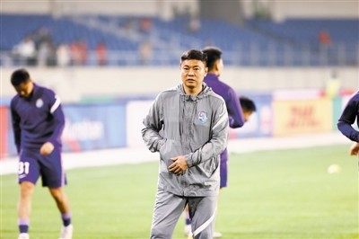 刘欣摄时间倒退到3月30日,重新集结的天津津门虎队在天津奥体中心"