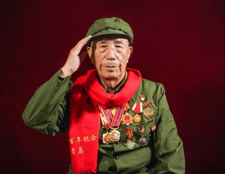 事业奋斗了七十余载,赵洪义依然清晰地记着自己恪守一生的入党誓言