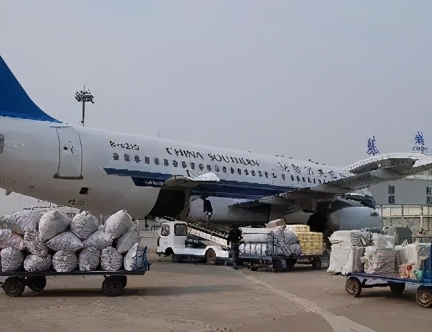 飞机货运香饽饽一波又一波难道客机装货不行