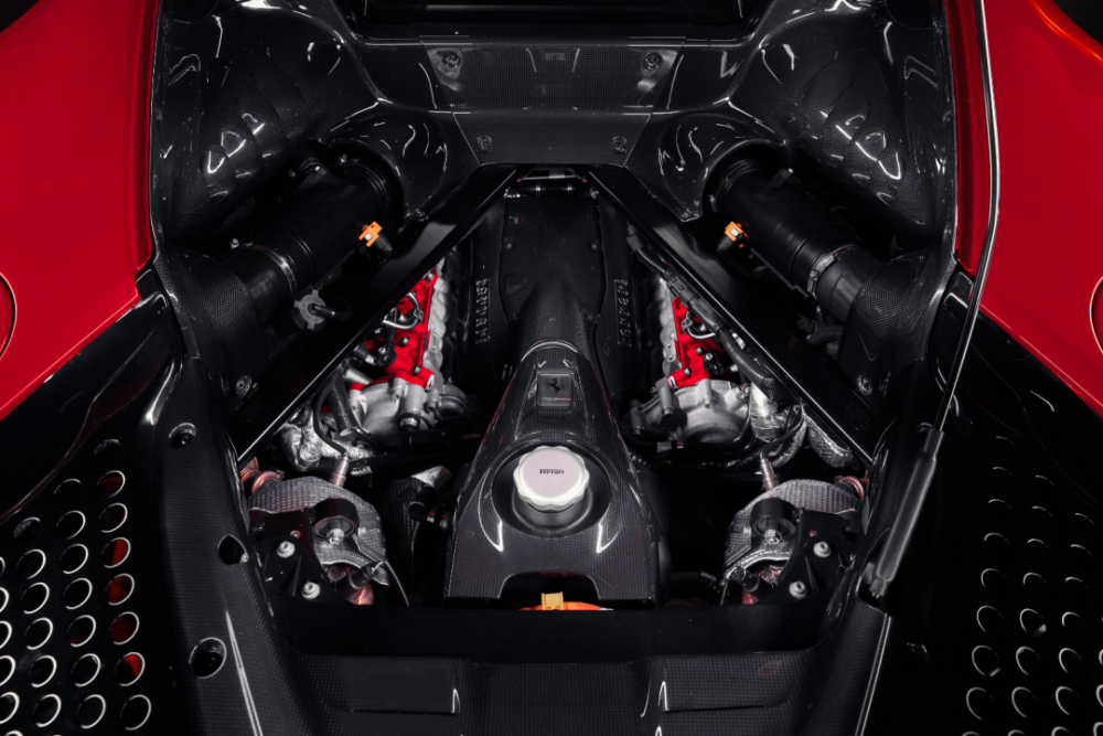 例如将发动机的缸径扩增至88毫米,排量也从3902cc提升至3990cc