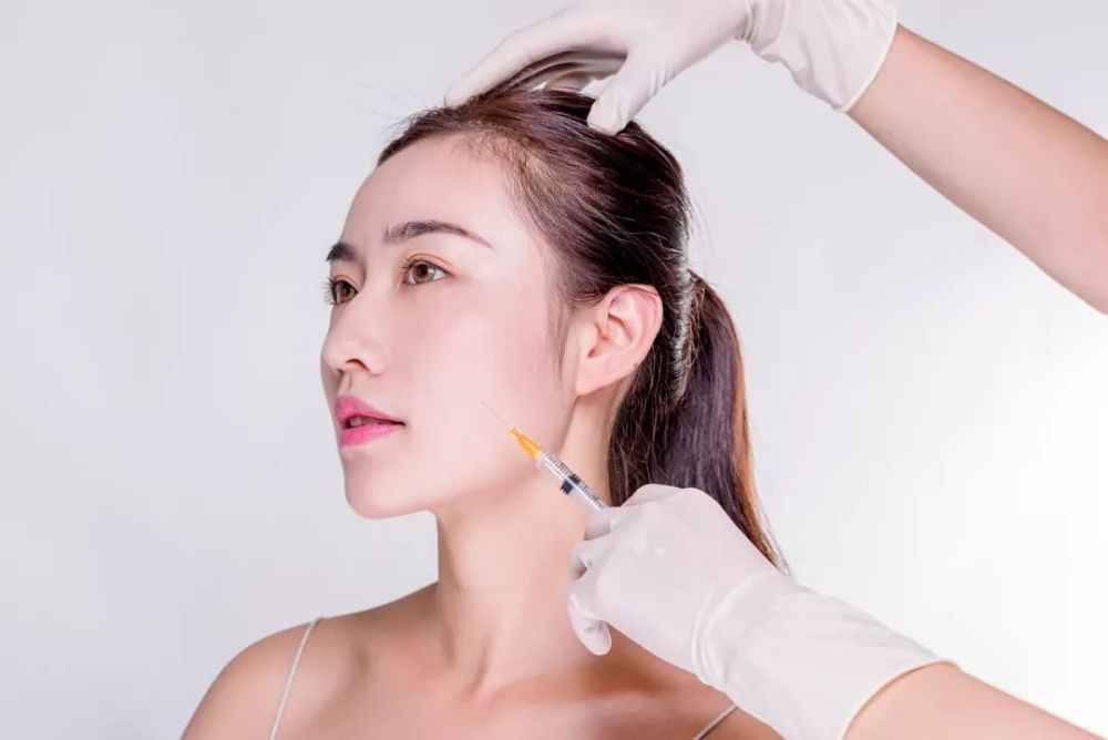 瘦脸针注射后约两周到一个月左右开始显效,通常在六个月之后效果会