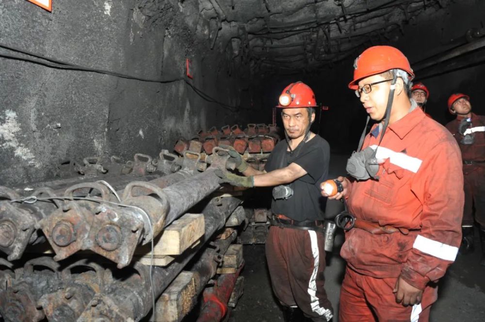 今年3月,马昆由国家能源集团宁夏煤业枣泉煤矿调到金家渠矿任副矿长.