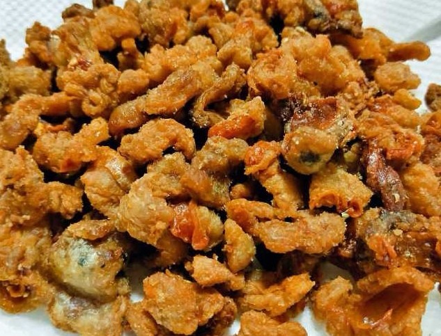 今天美食,油梭子(油渣),可下酒,可配上米饭,孩子当零食吃!