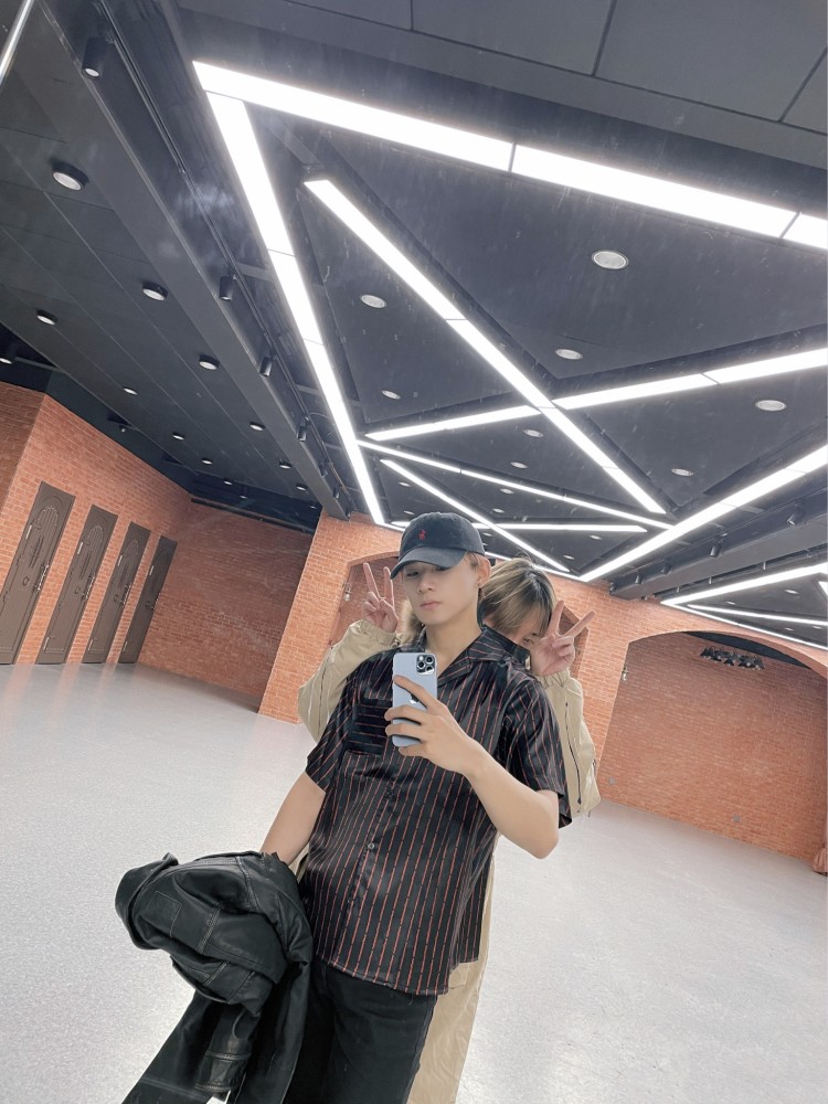 r1se姚琛微信80高清壁纸