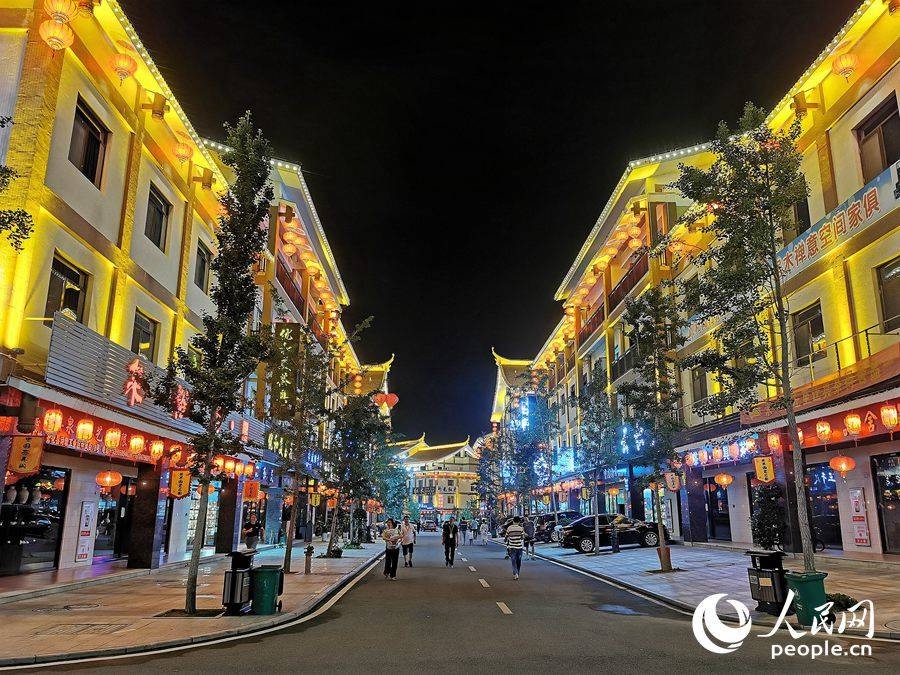 人民网泉州5月26日电 (苏海森)5月25日,"中国瓷都"福建德化县拉开2021