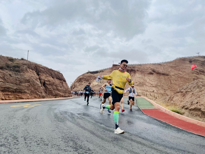 夺走21条人命的越野赛,到底是人祸还是天灾?