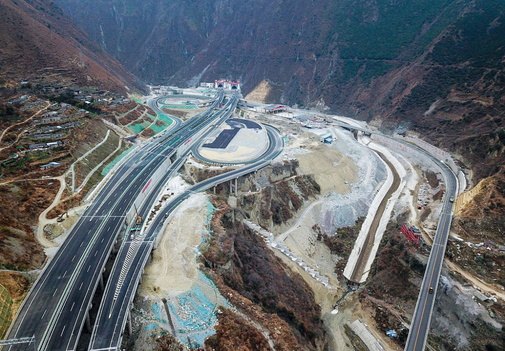 雅康高速中国的人间天路世界的基建奇迹