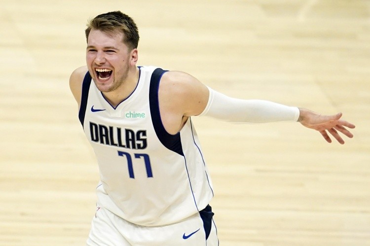 东契奇 东契奇生涯前8场季后赛合计至少250＋70＋70 创NBA历史纪录
