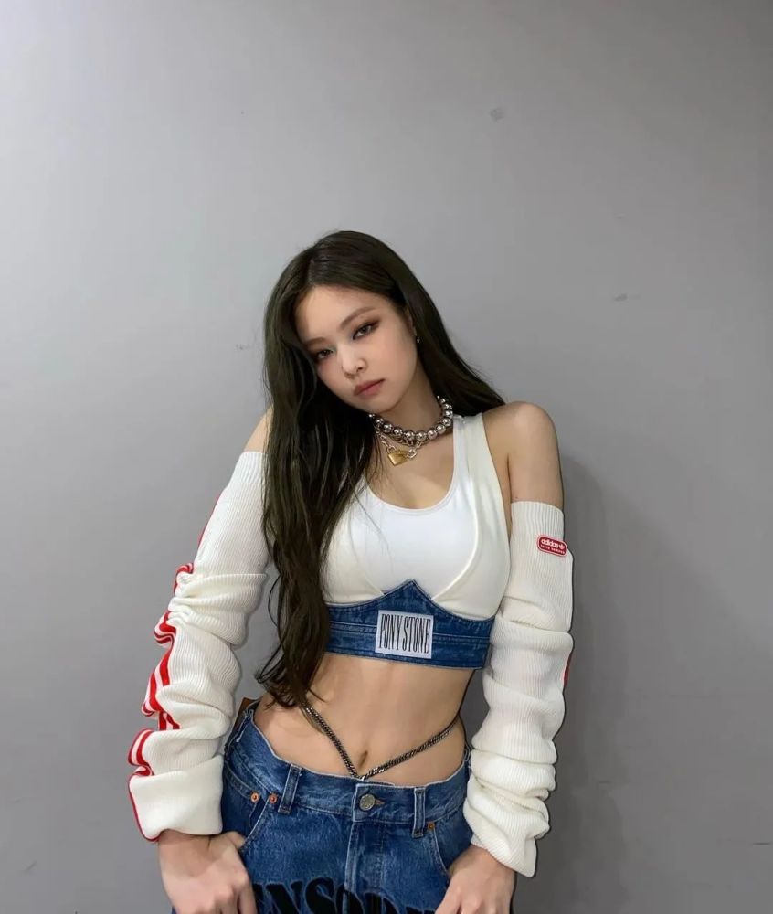 最近jennie给ck拍了