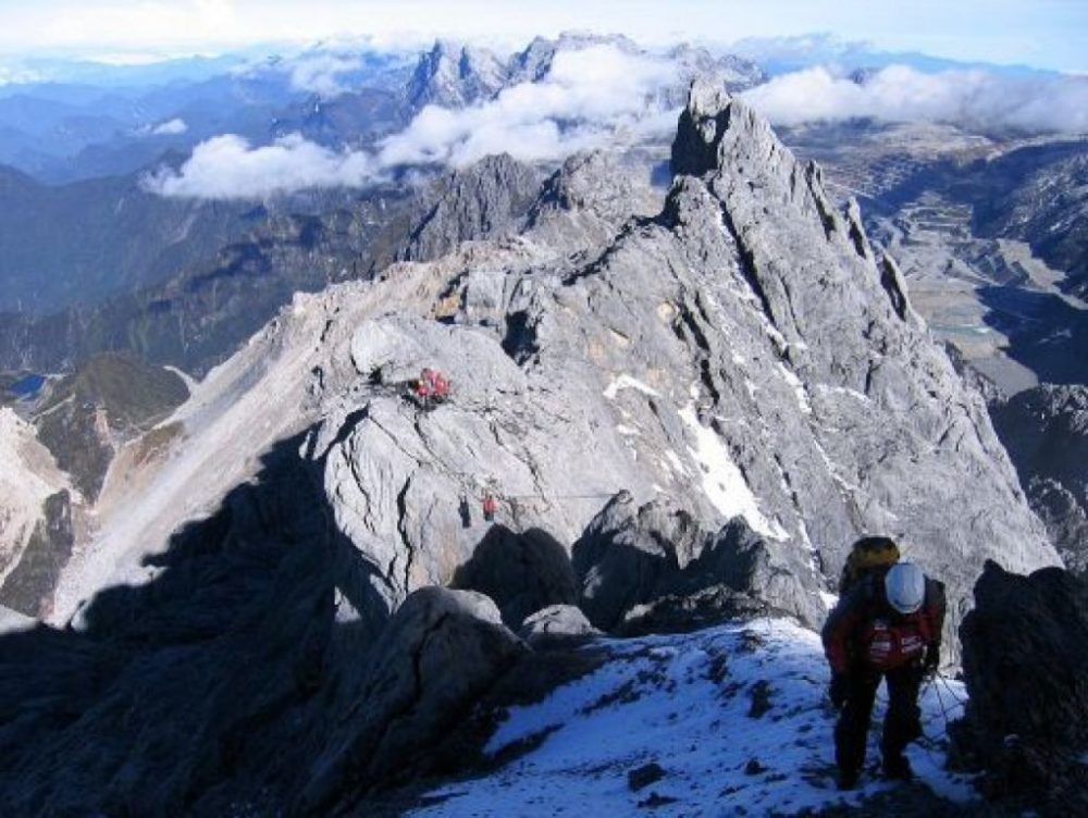 全球最高島上山峰:高4884米大洋洲第一,一年產33噸黃金90噸白銀