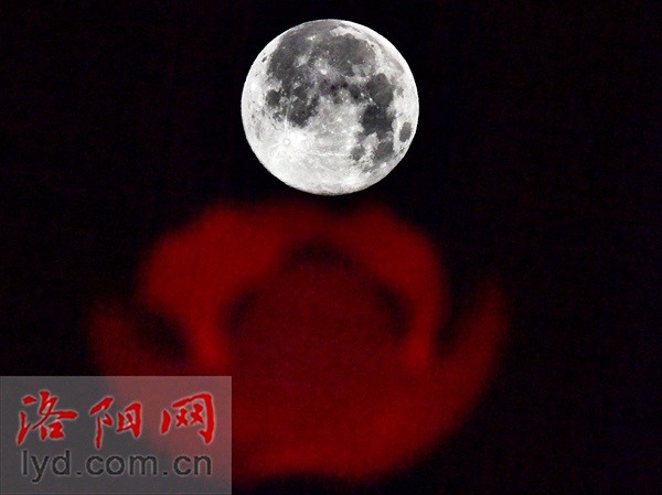洛阳人今晚来看超级红月亮吧