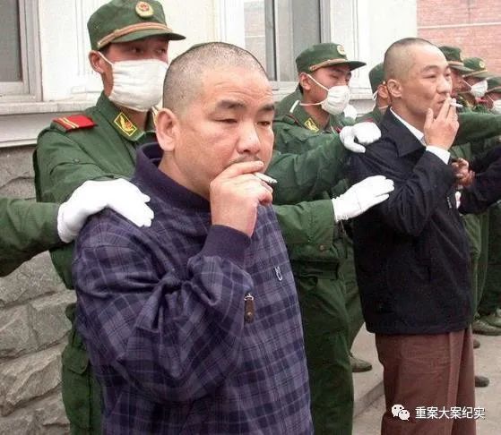 大连黑老大"虎豹"覆灭记:被判死刑后,女狱警主动做其情人
