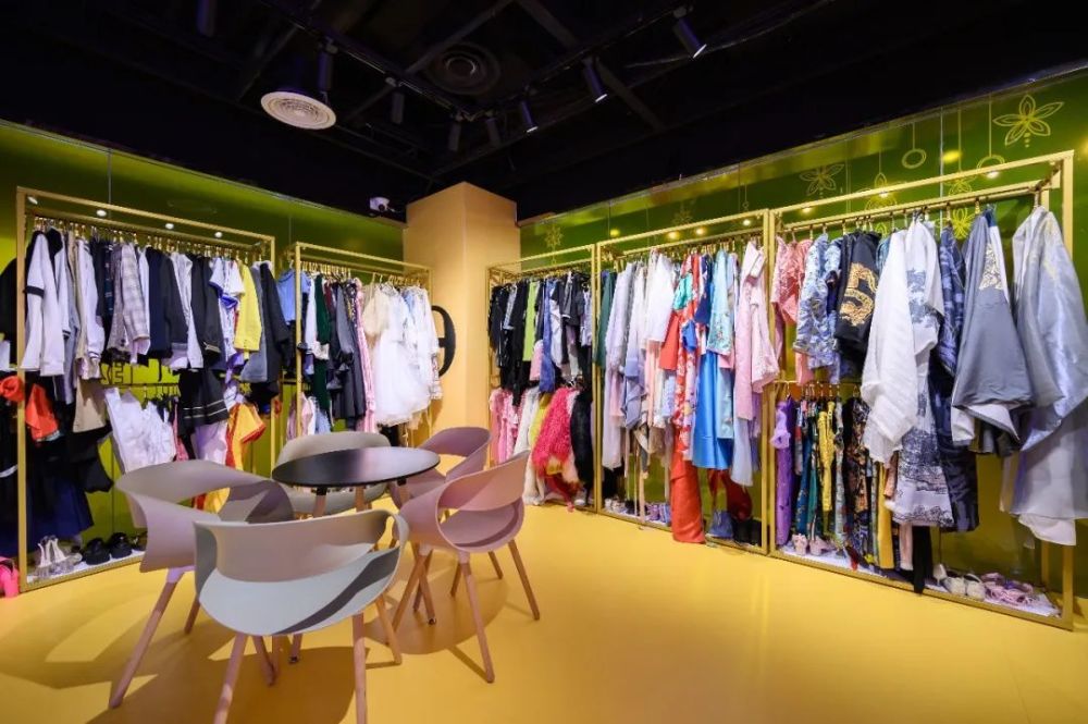 换装自拍馆来了复古风国潮风暗黑风公主风n种风格随意切换轻松get大片