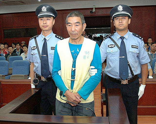 一名叫韩耀的男子失踪,牵扯除了这个大案.韩耀2012年毕业,他