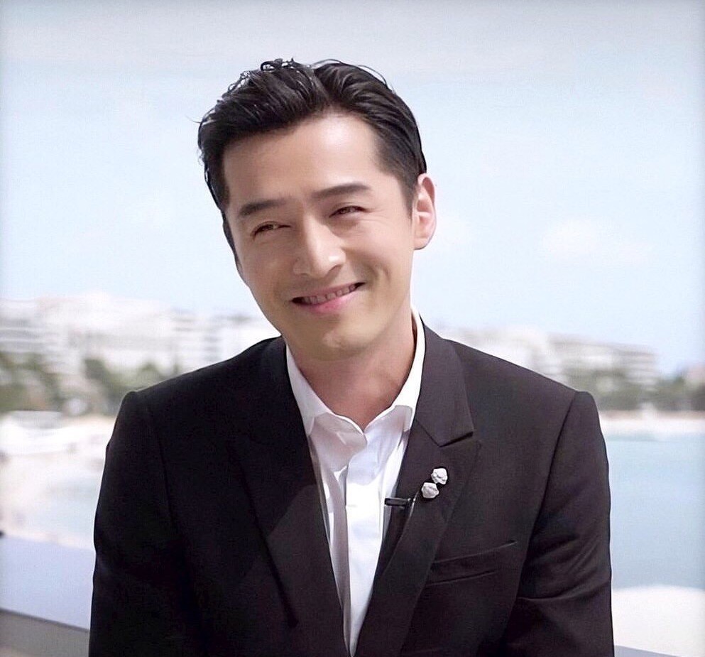 胡歌新戏终于开拍!久违现身颜值狂飙太惊喜,穿西装越来越有魅力