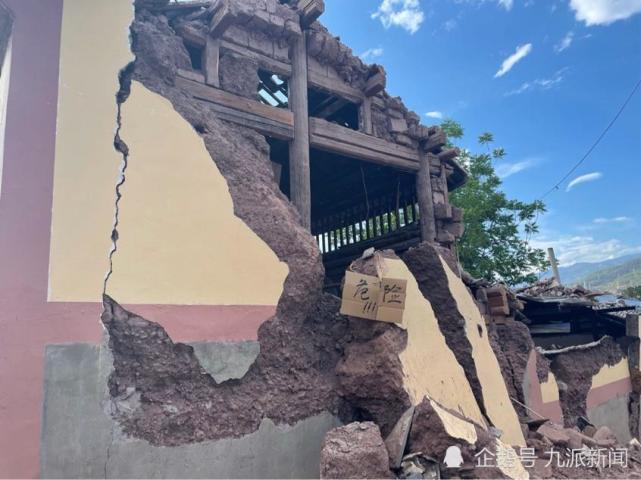 房子塌了,鸡腿瘸了,但这是一个团结的地方|地震|杨四成|漾濞县|云南