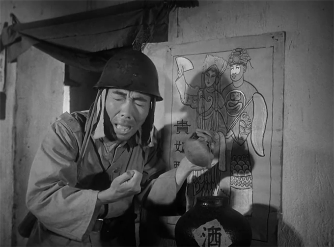 结尾处,导演运用电影手段的魔幻处理,将村口的镇妖石变成最大的地雷