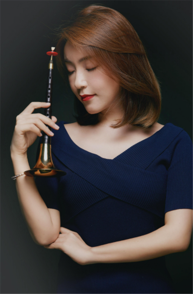 我国第一位唢呐女博士,在悉尼歌剧院独奏,一曲百鸟朝凤技惊四座_腾讯