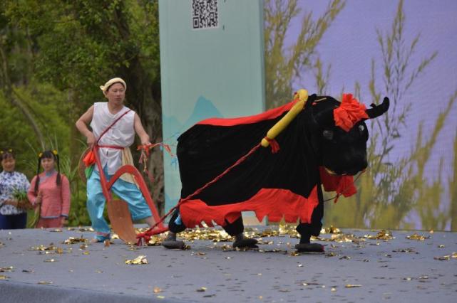 威远越溪牛灯舞舞出浓厚巴蜀韵