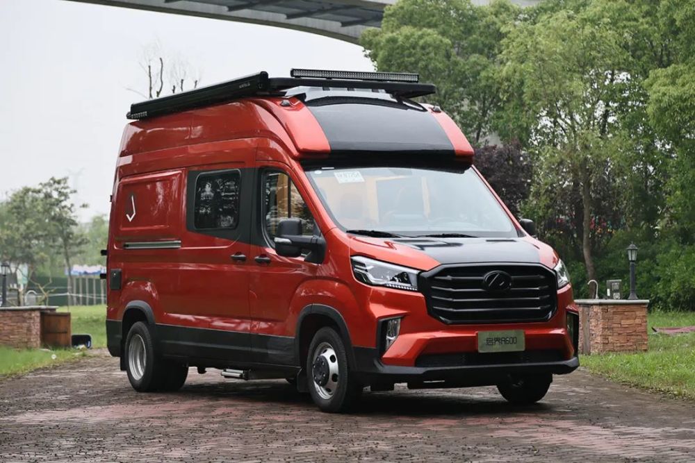 瑞弗启界r600房车专为2人旅行打造一居室带浴室厨房