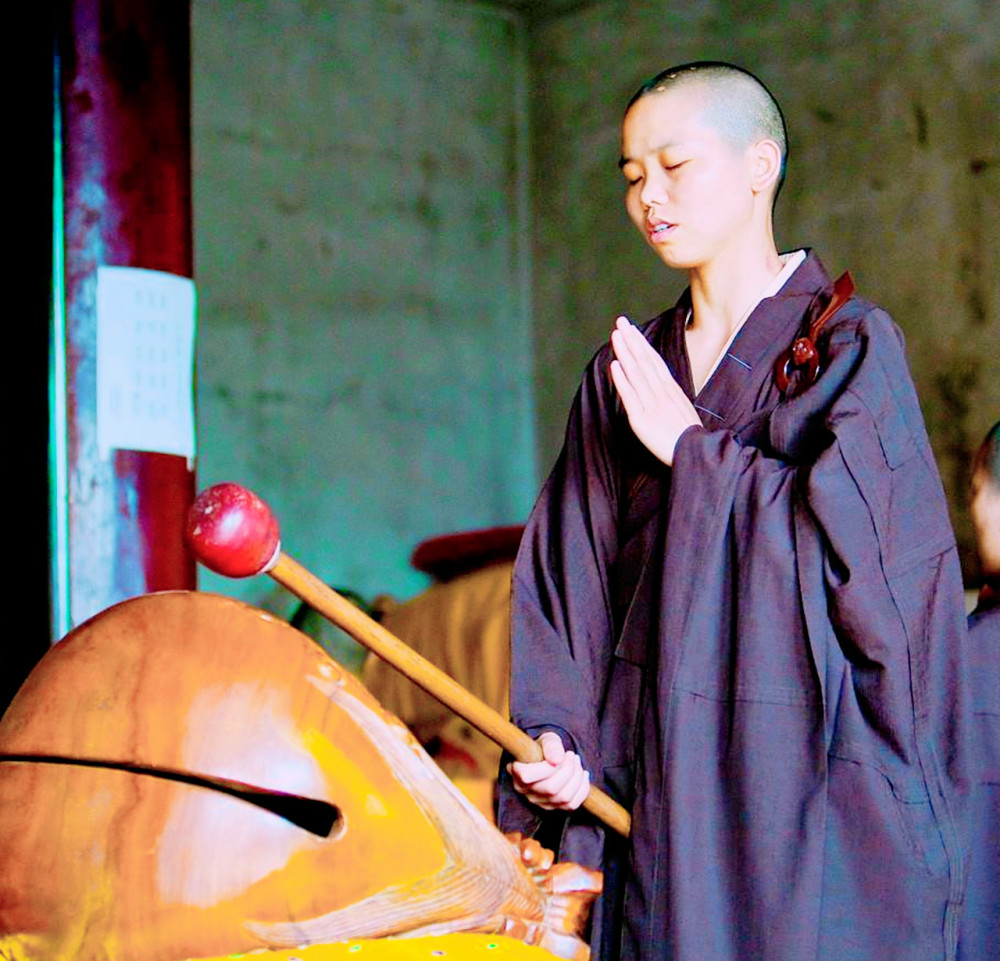 深山古老尼姑庵,尼姑们清修,被一波又一波的游客打乱了