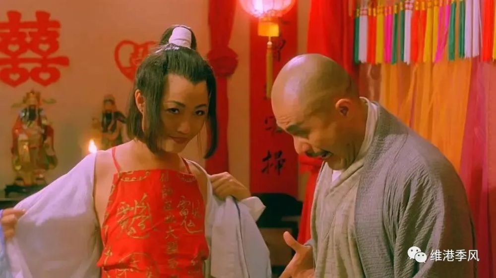 1996年参演《大内密探之灵灵xing》主演是徐锦江,杨玉梅饰演她老婆