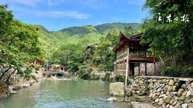 南与古田县鹤塘镇文车岭村接相邻,西与古田县吉巷乡水竹洋村交界,北与