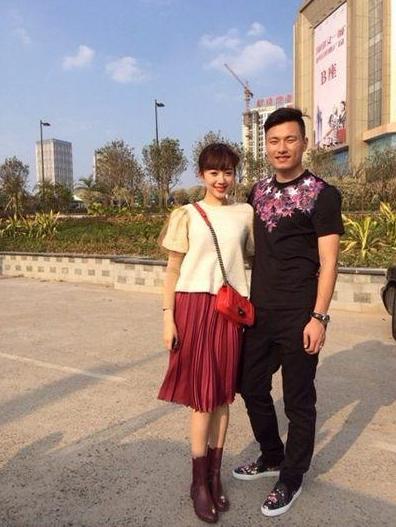 武磊,中国足坛名副其实的球王,他妻子颜值和身材,也是格外出众