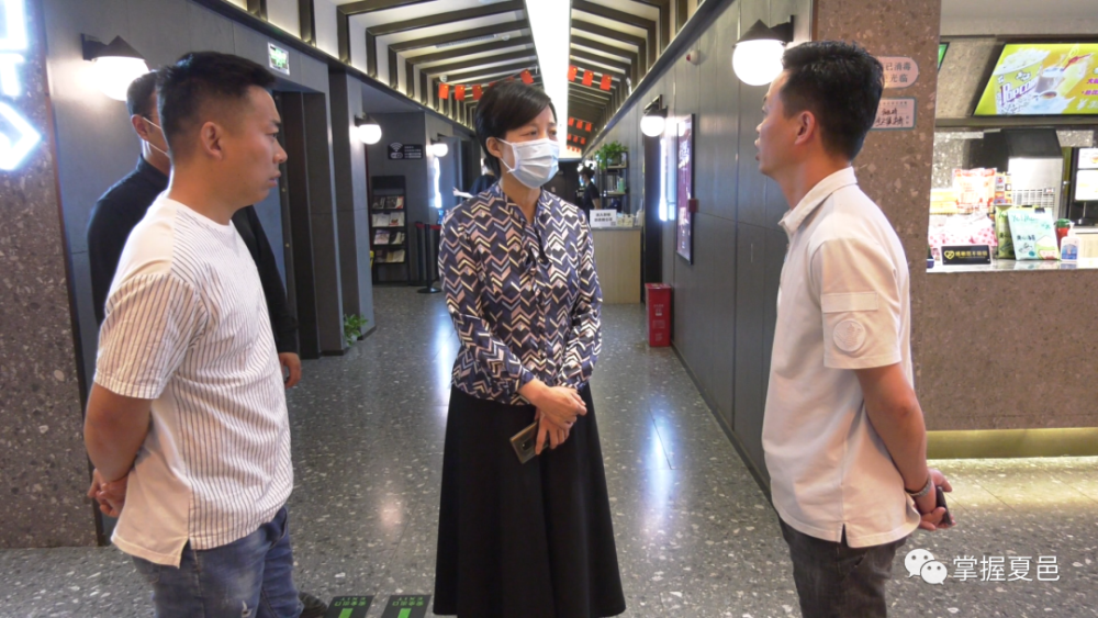 副县长聂丽带队督查商场超市疫情防控工作