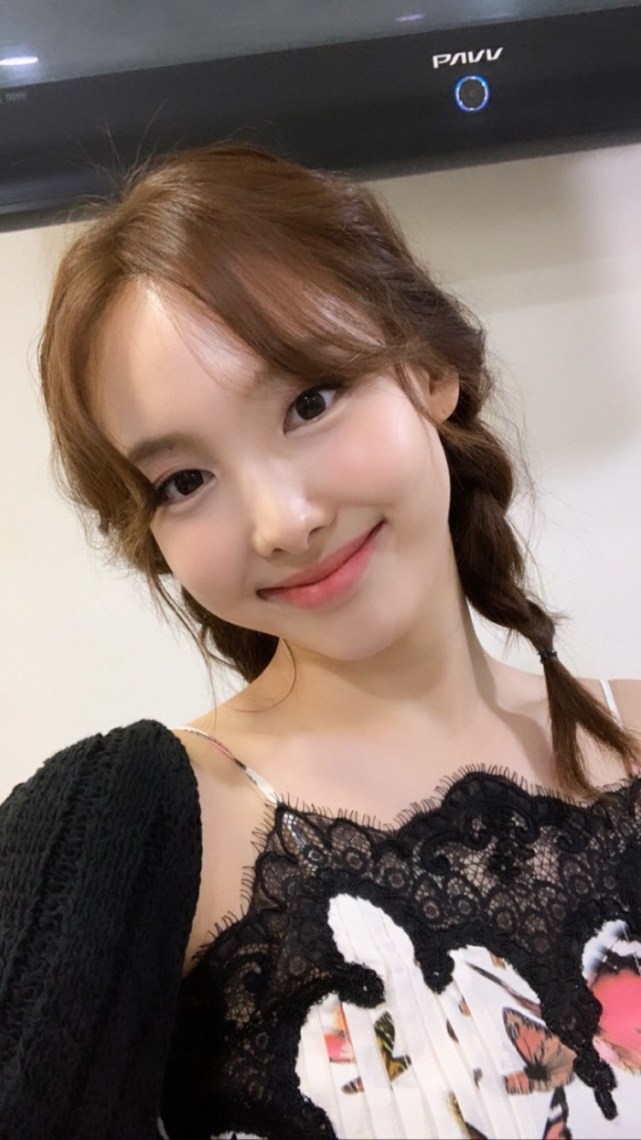 twice 林娜琏 ins超甜更新 是酒醉的蝴蝶!