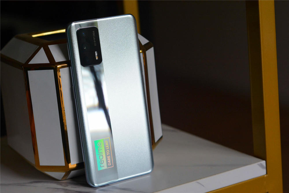 看看realme真我gt neo闪速版实力如何_腾讯新闻