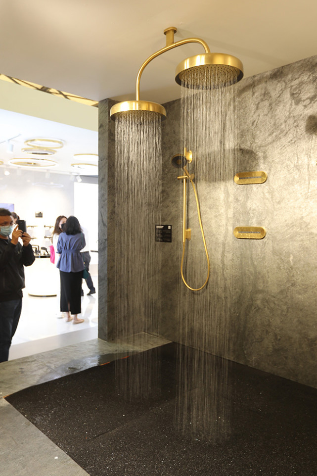 老年人洗澡也有新花样,2021中国国际厨卫设施展在上海举办