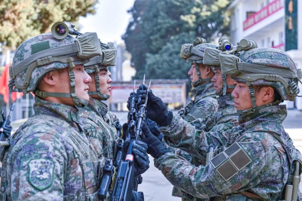 中国武警迷彩服・戦闘服セット 61Oyh7-TKqL._UF350,350_QL80_.jpg