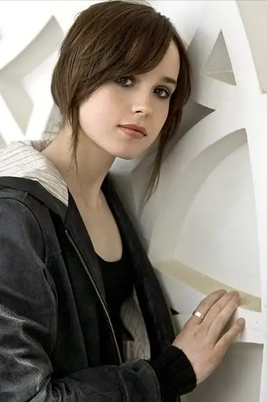 好莱坞女星艾伦佩姬:经历两个不同的人生10年前很美10年后变硬汉_腾讯