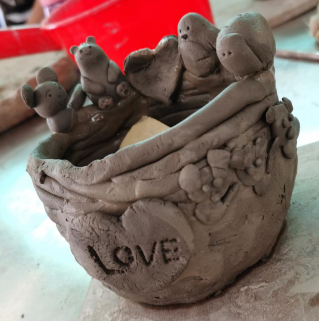 童心向党南庄吉利社区开展筑梦成长陶艺亲子活动