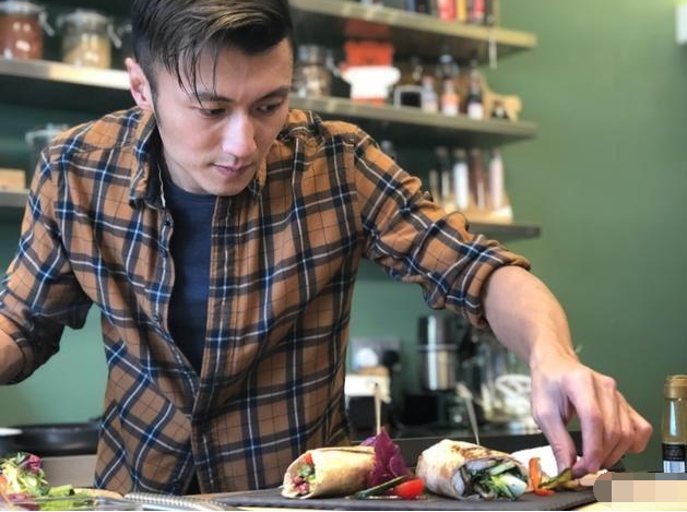 盘点那些会做饭的明星马天宇生活所逼学会谢霆锋能做满汉全席