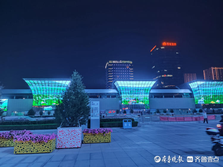 济南西客站"裸眼3d"上演震撼泉城夜宴_腾讯新闻