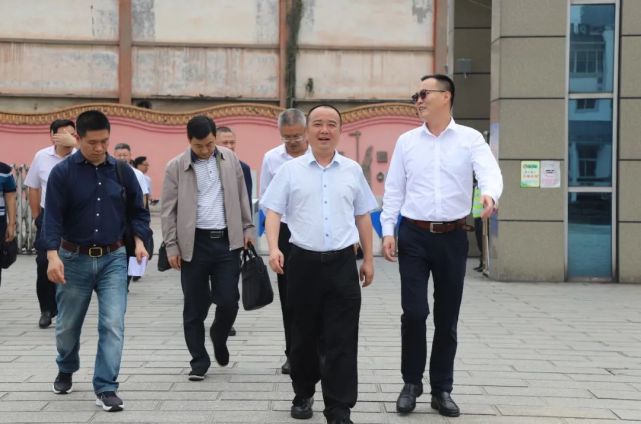 施华松调研教育工作