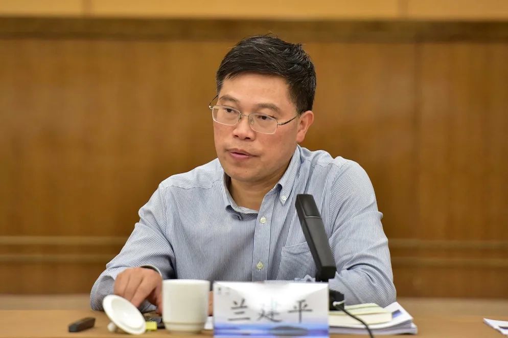 兰建平以《从数字经济到数字化改革》为主题,详细阐述了数字化改革在