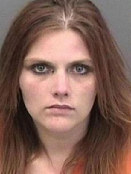 美国24岁女子偷车跟警察玩“高速追逐” 被捕时近全裸