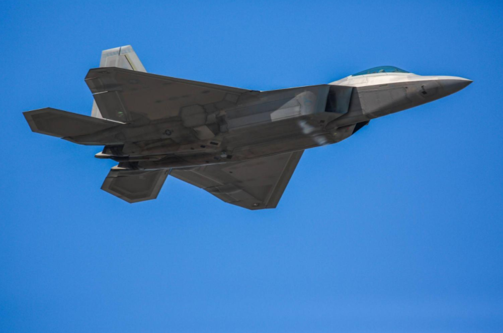 无法压制歼20!美国公布f22退役计划,把希望放在六代机上