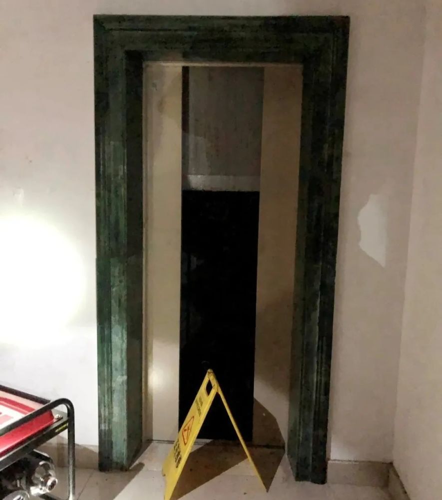 事故电梯疯狂加速冲顶致1人死亡