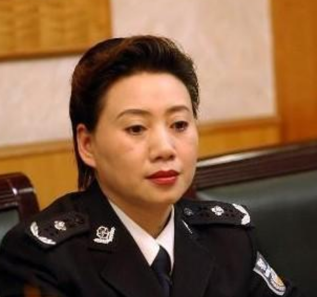 细数一下女贪官:扔下5万睡区领导,用美貌"骗到"看守所副所长_腾讯新闻