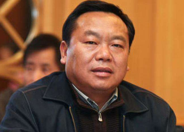 落马的两个毒官:"吸毒州长"边开会边吸毒,毒瘾致幻报警求助