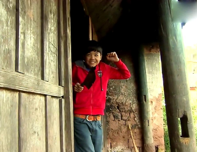 《变形计》富二代易虎臣,成官方认证的老赖,家庭破产妹妹辍学