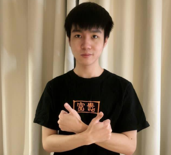 rng"老婆团"仅剩一人,严君泽也官宣分手!网友:电竞果然没有爱情