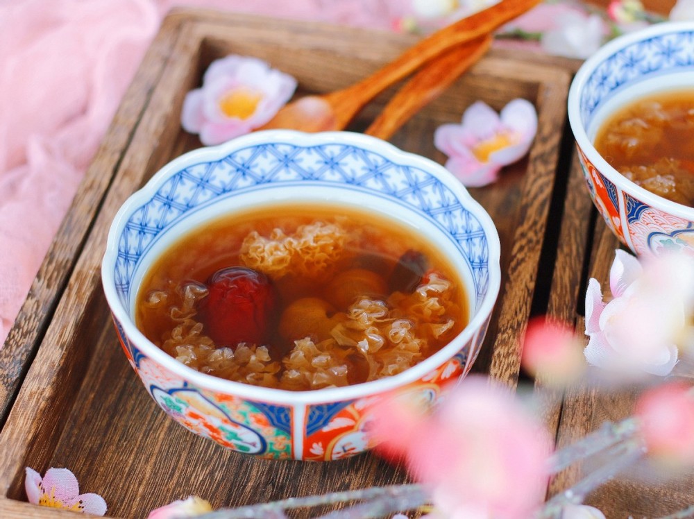 营养丰富的红糖银耳甜汤做法很简单女人要常喝营养又滋补