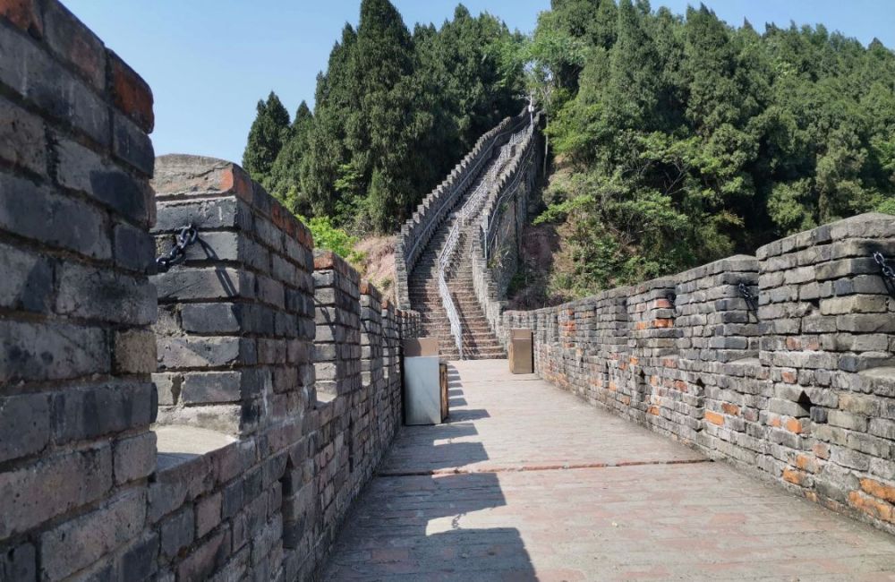 成都隐藏一个长城,长约1600米,曾差点被拆除,如今价格翻了3倍