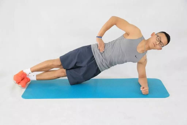 男明星腹肌哪家强,六块腹肌教你这样练!